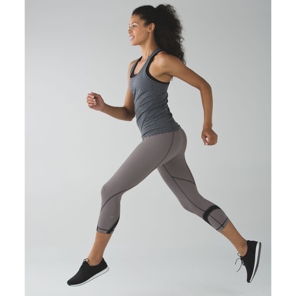 Lululemon Run: Inspire Crop II *All Full-On Luxtreme Butterfly Band - Picture 3 of 16